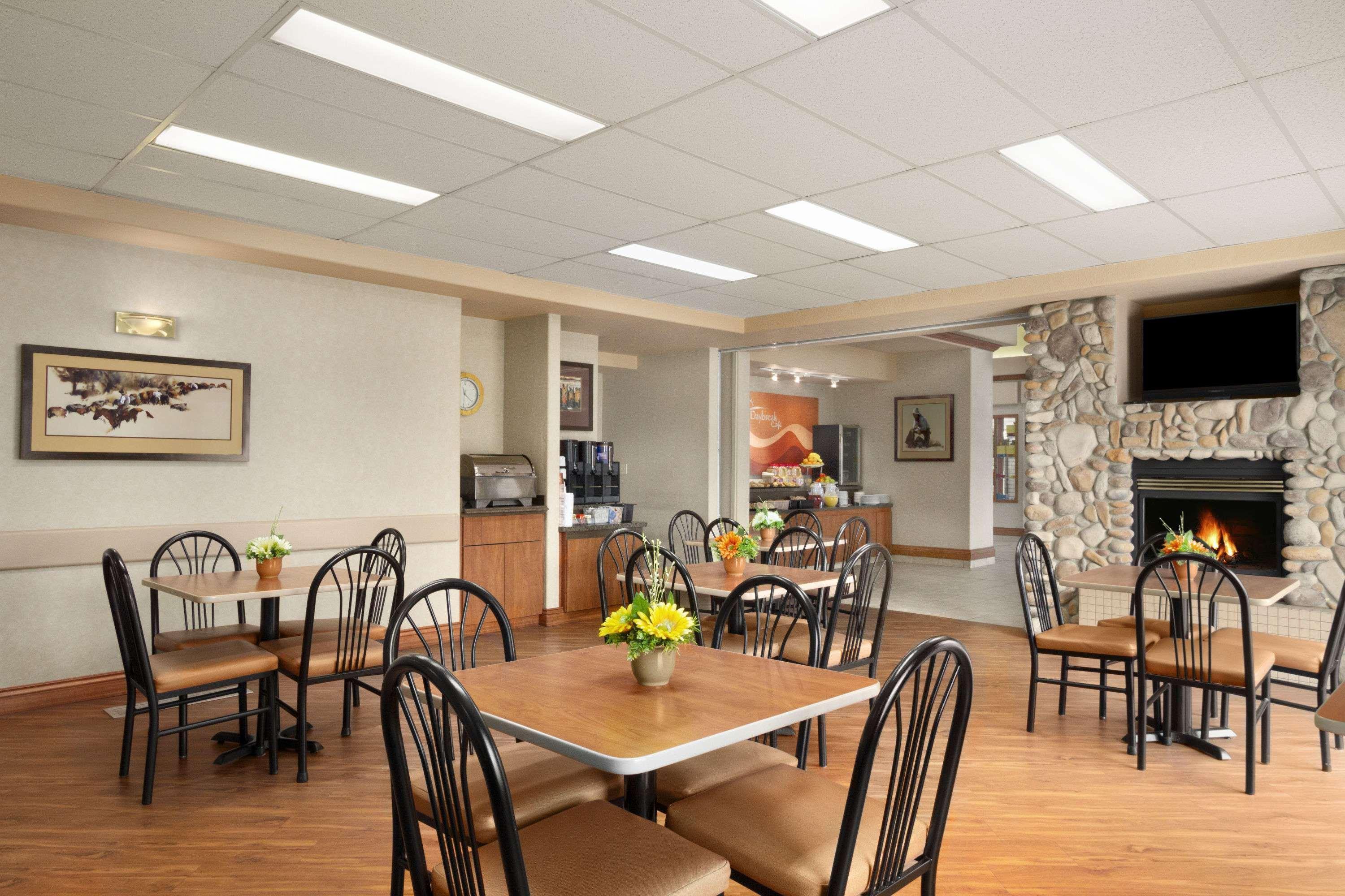 Days Inn By Wyndham Red Deer Exterior foto